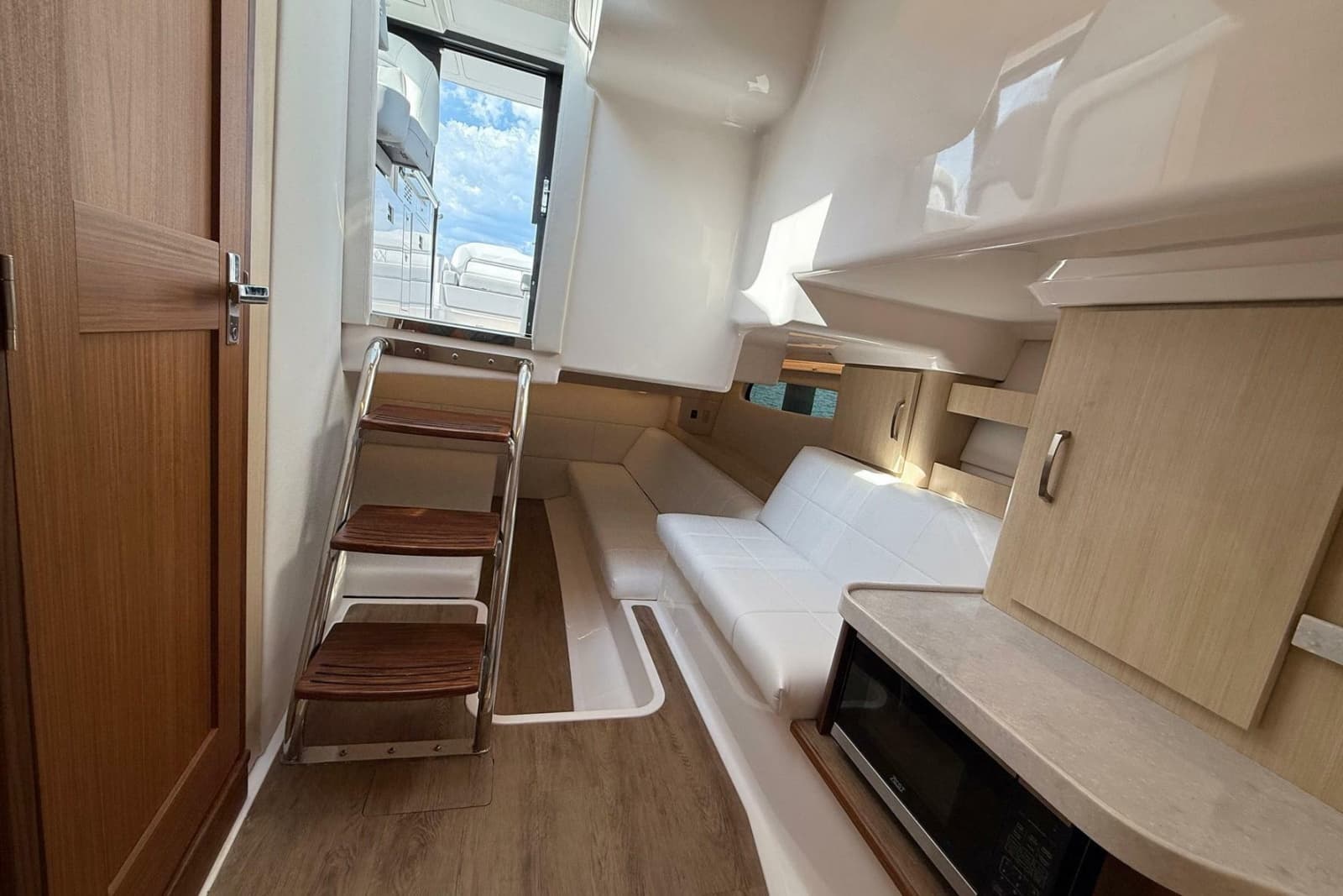 2025 Regal 36 XO - Photo 10