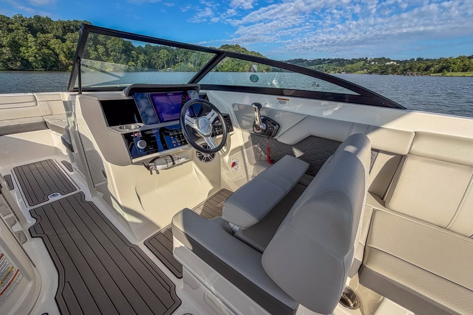 2024 Sea Ray SDX 270 - Photo 24