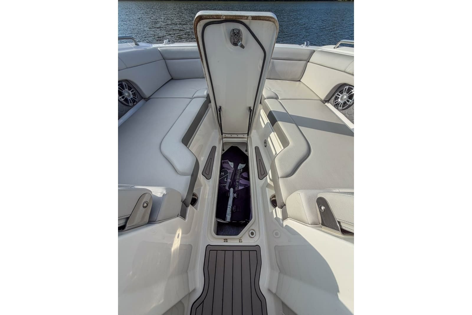 2024 Sea Ray SDX 270 - Photo 18