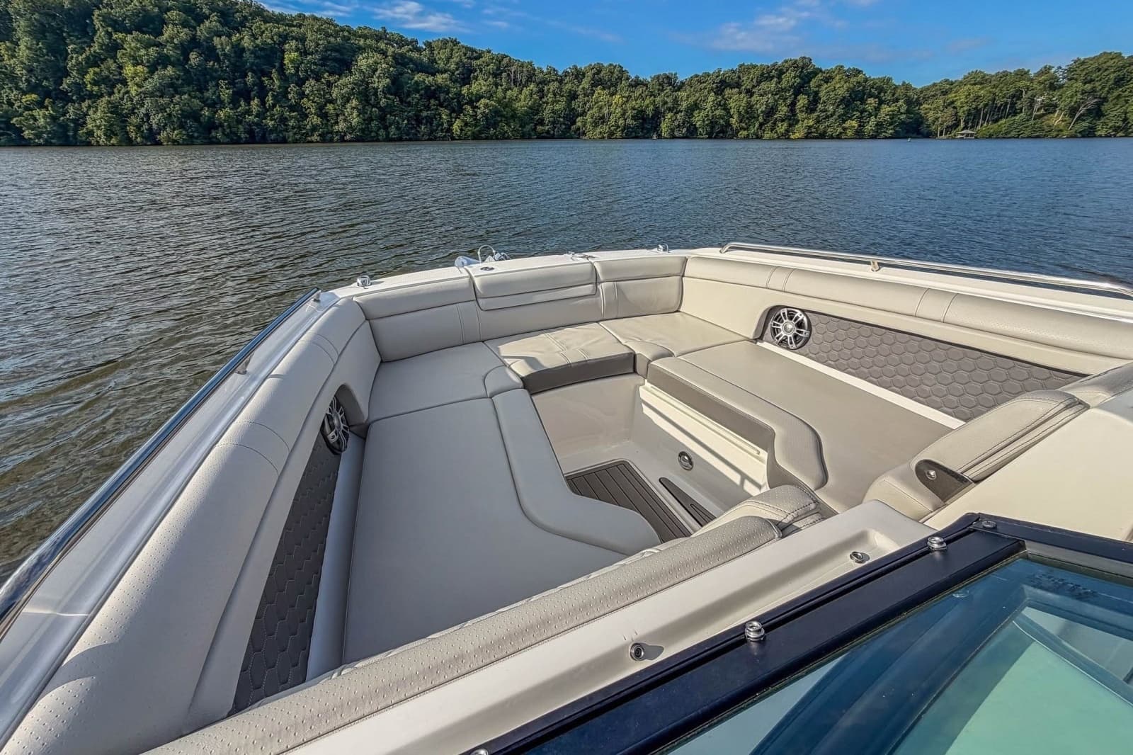 2024 Sea Ray SDX 270 - Photo 16