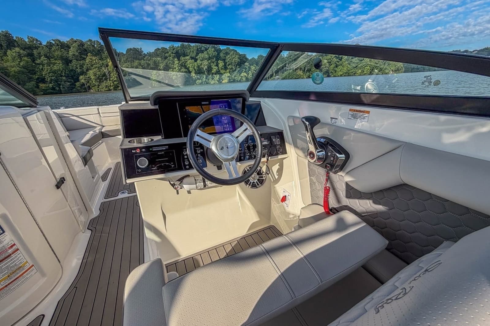 2024 Sea Ray SDX 270 - Photo 25
