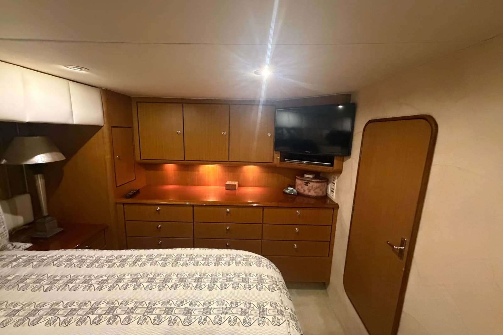 2000 Ocean Yachts 56 Super Sport - Photo 47