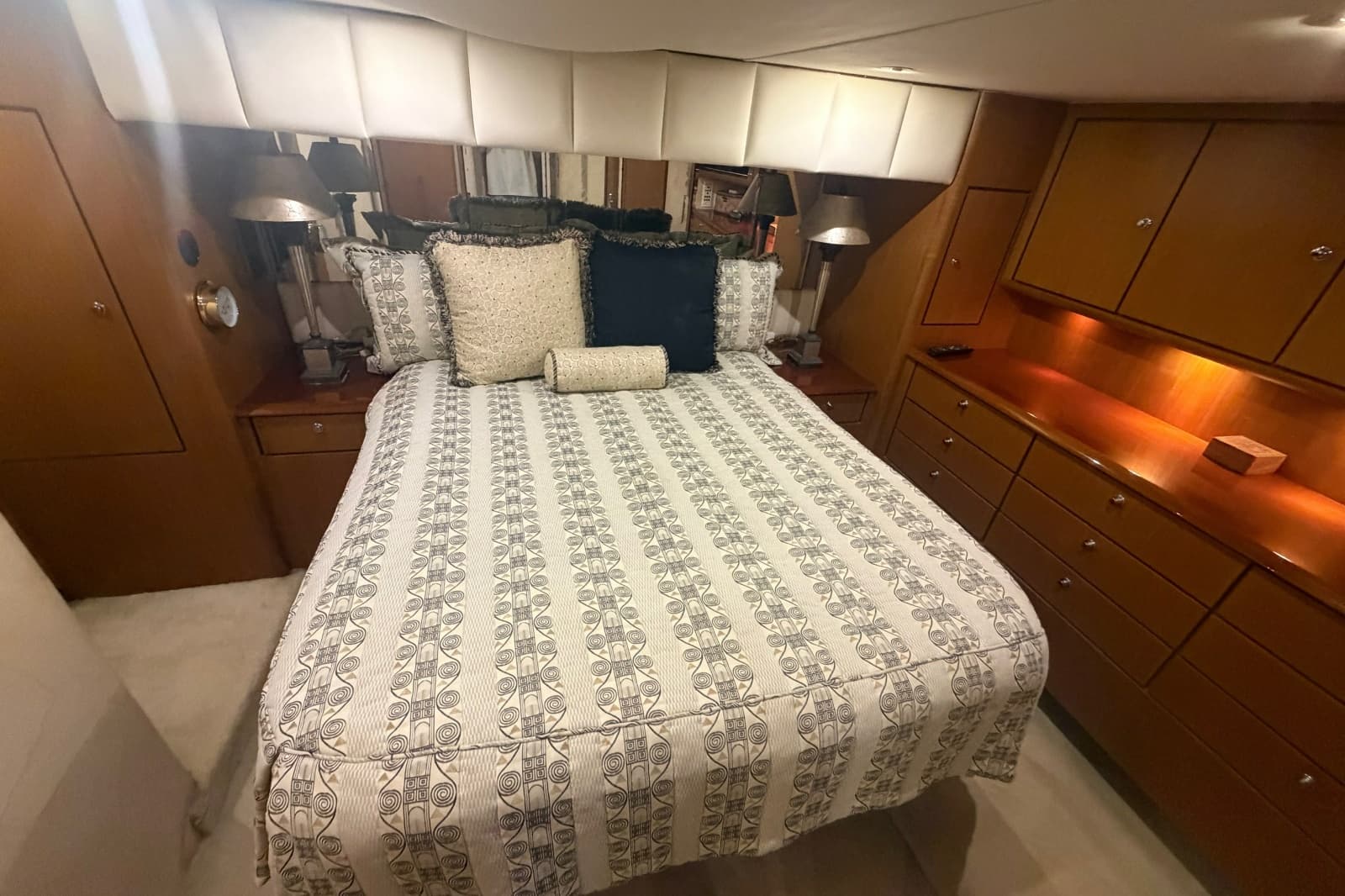 2000 Ocean Yachts 56 Super Sport - Photo 48
