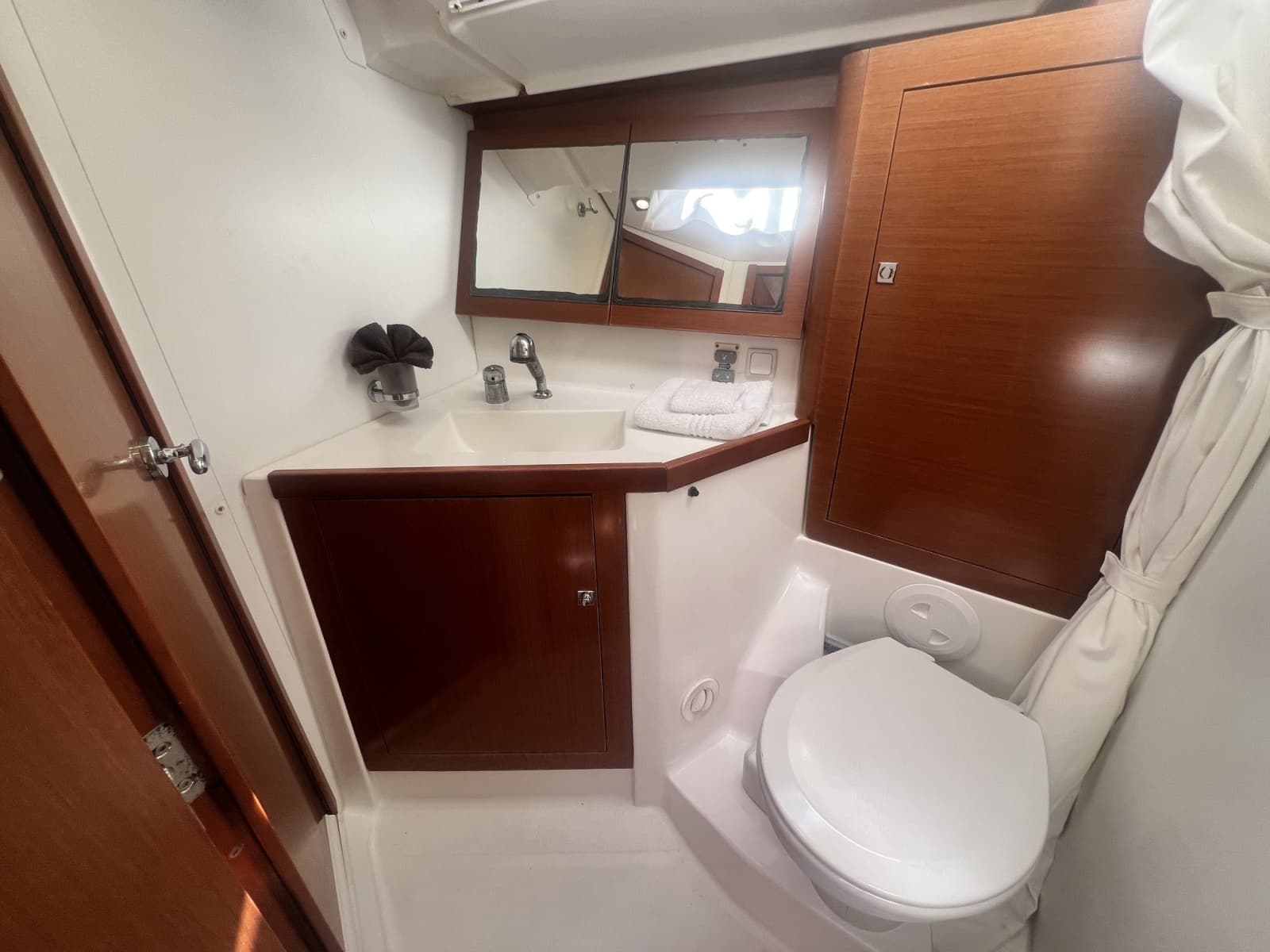 2016 Beneteau Oceanis 45 - Photo 48