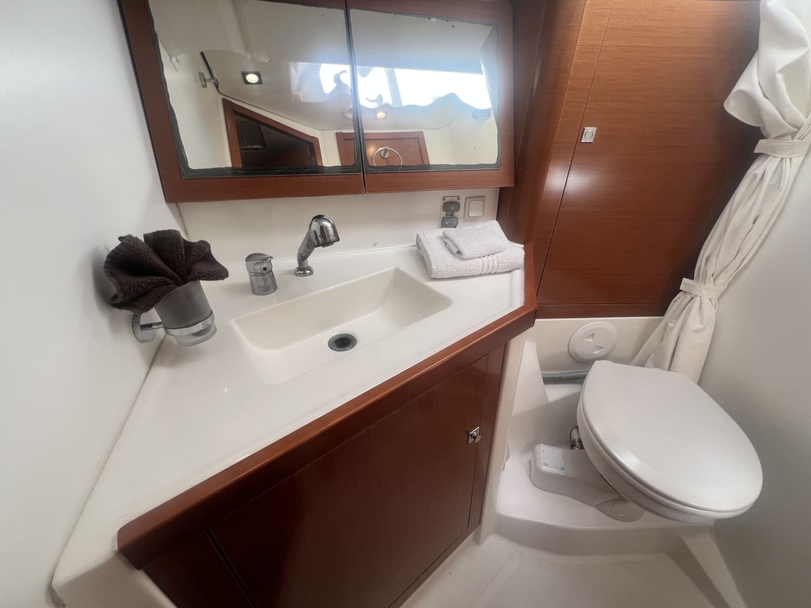 2016 Beneteau Oceanis 45 - Photo 47