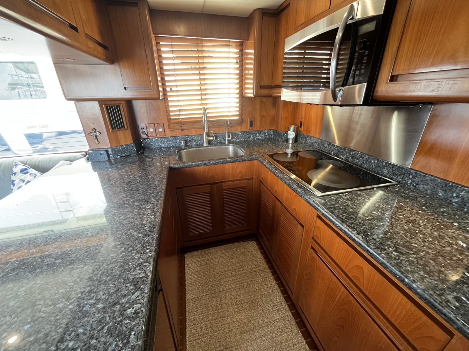2002 Grand Alaskan 53 RPH - Photo 10