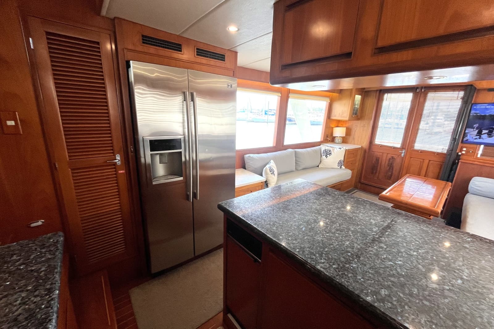 2002 Grand Alaskan 53 RPH - Photo 12