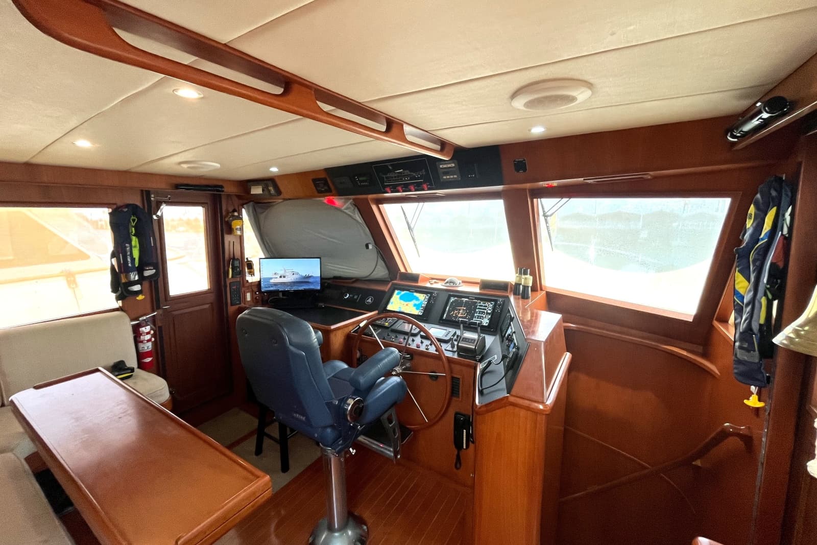 2002 Grand Alaskan 53 RPH - Photo 17