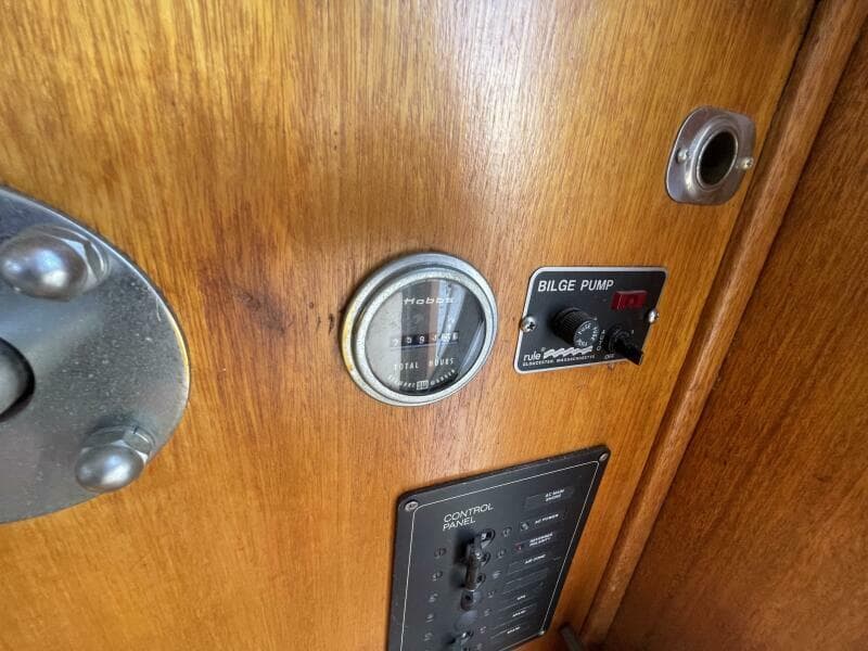 1982 Californian 34 LRC - Photo 24