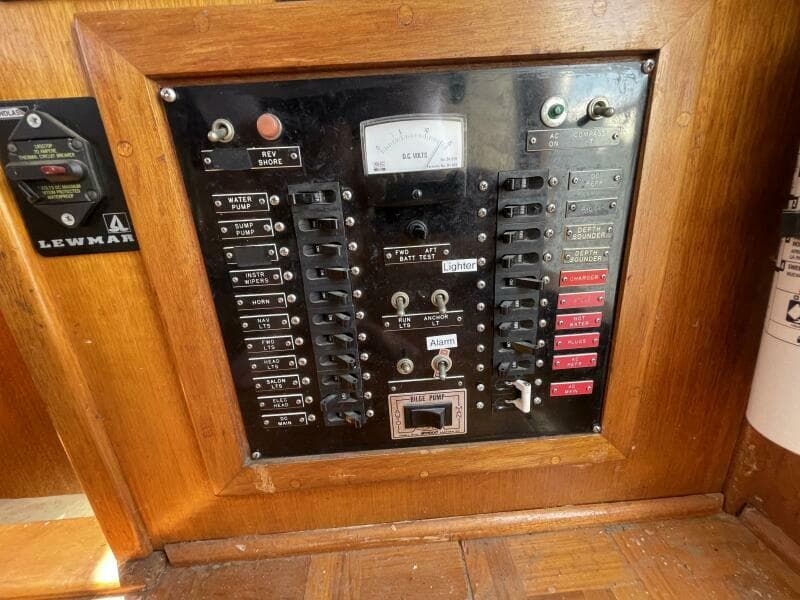 1982 Californian 34 LRC - Photo 26
