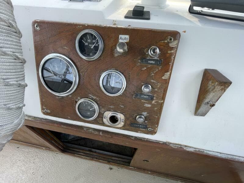 1982 Californian 34 LRC - Photo 9