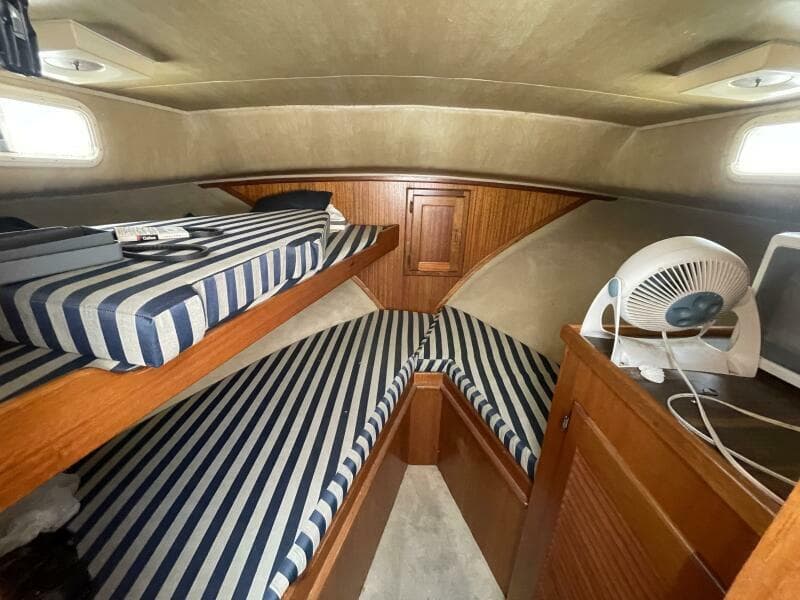 1982 Californian 34 LRC - Photo 33