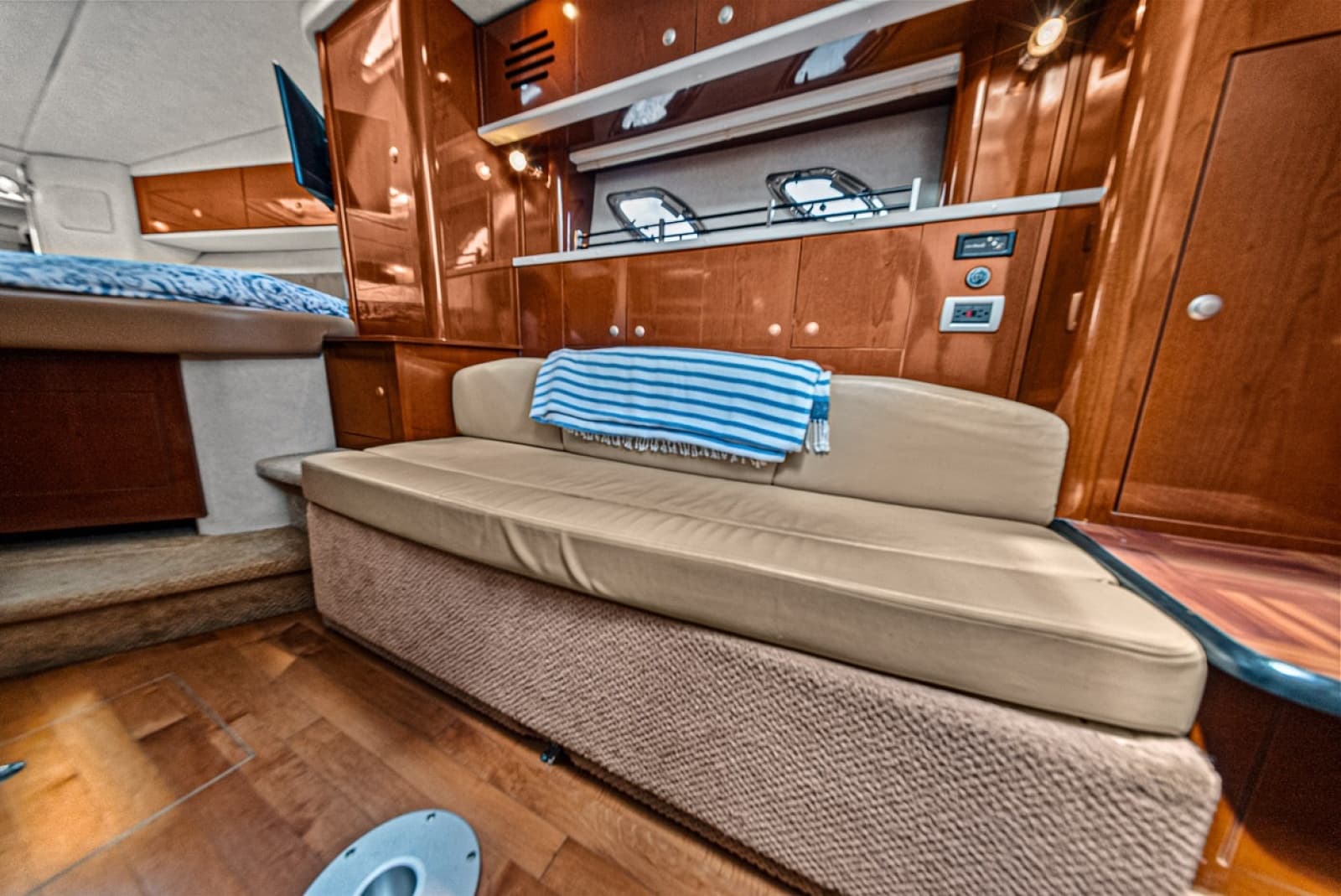2009 Sea Ray 310 Sundancer - Photo 38