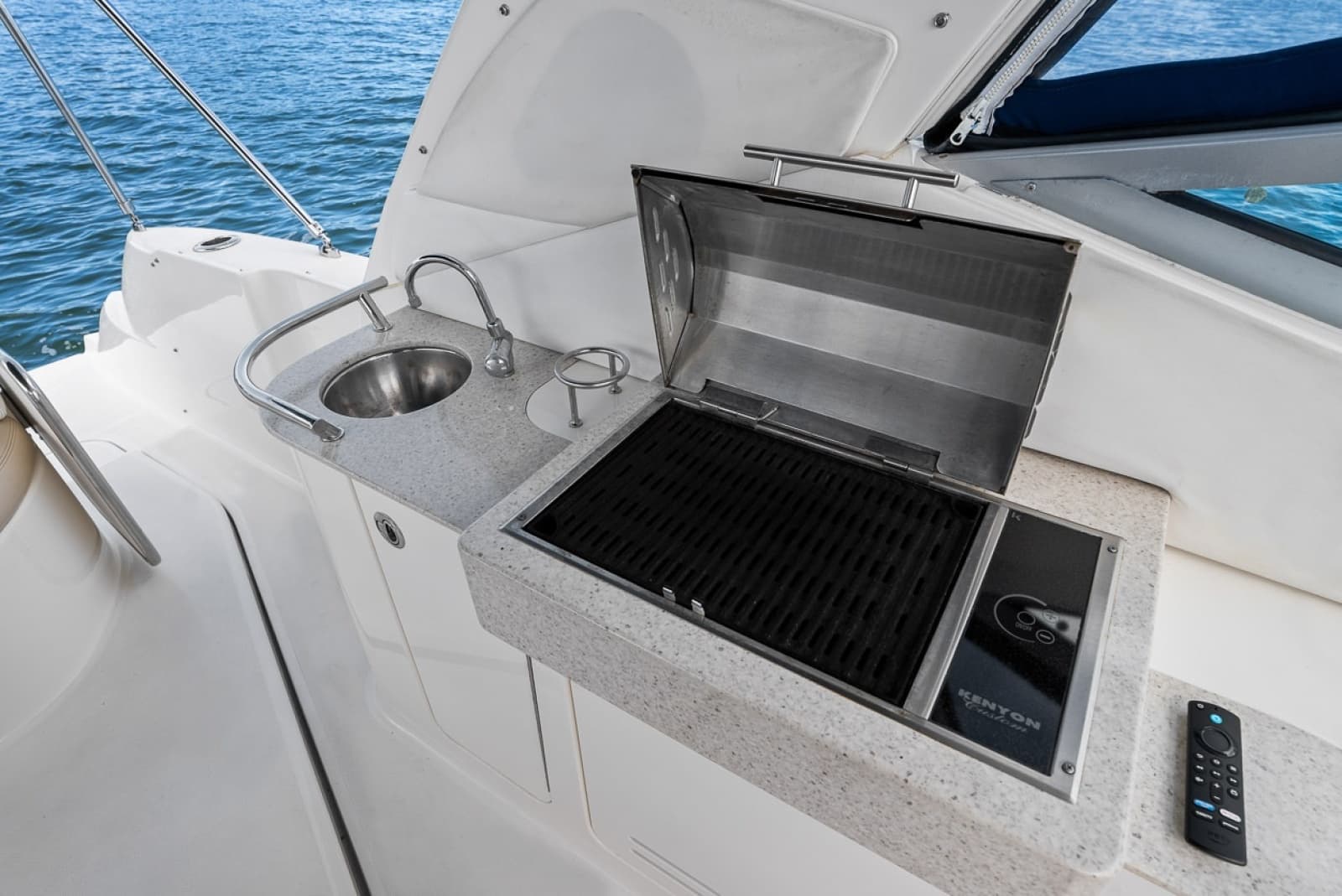2009 Sea Ray 310 Sundancer - Photo 15