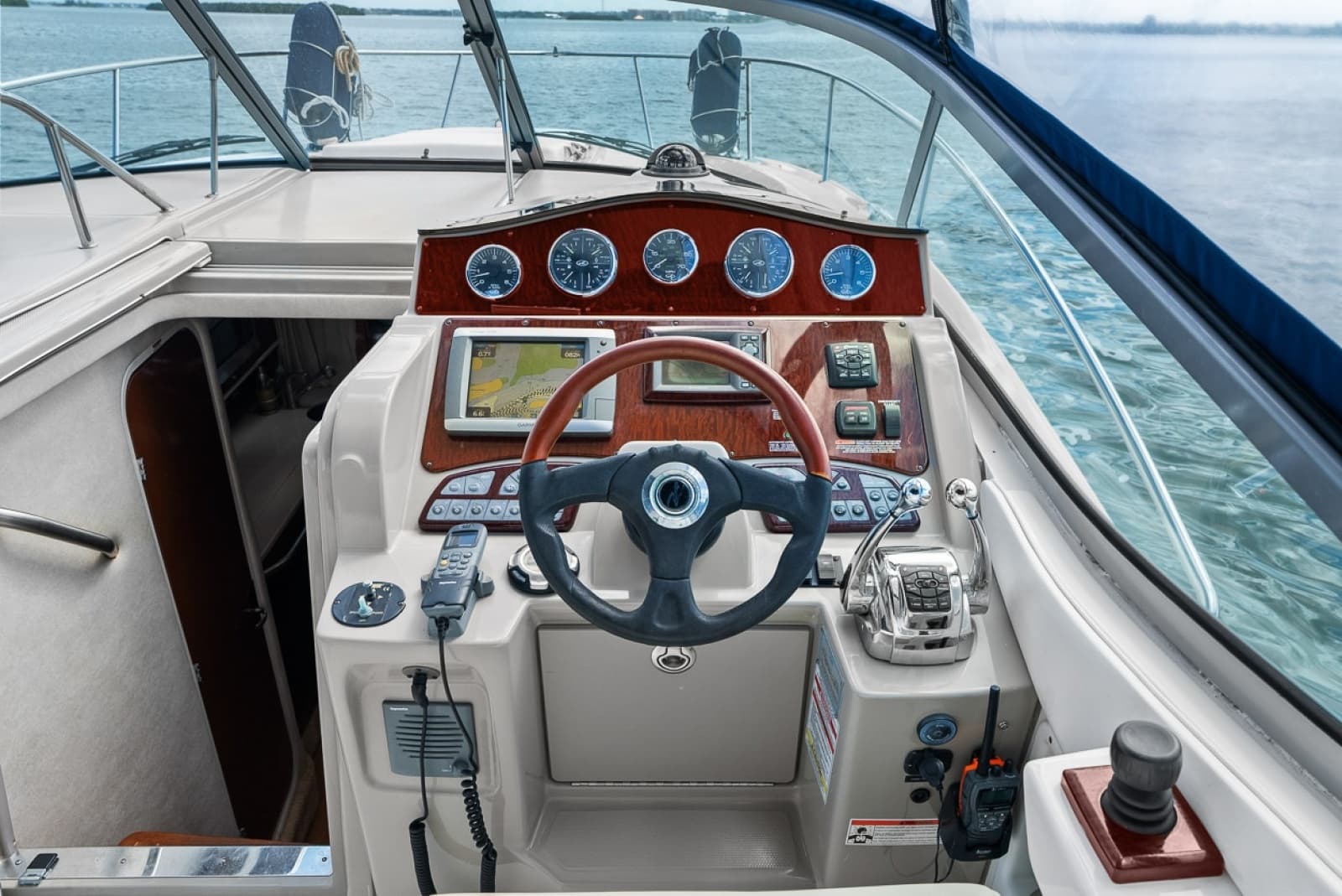 2009 Sea Ray 310 Sundancer - Photo 2