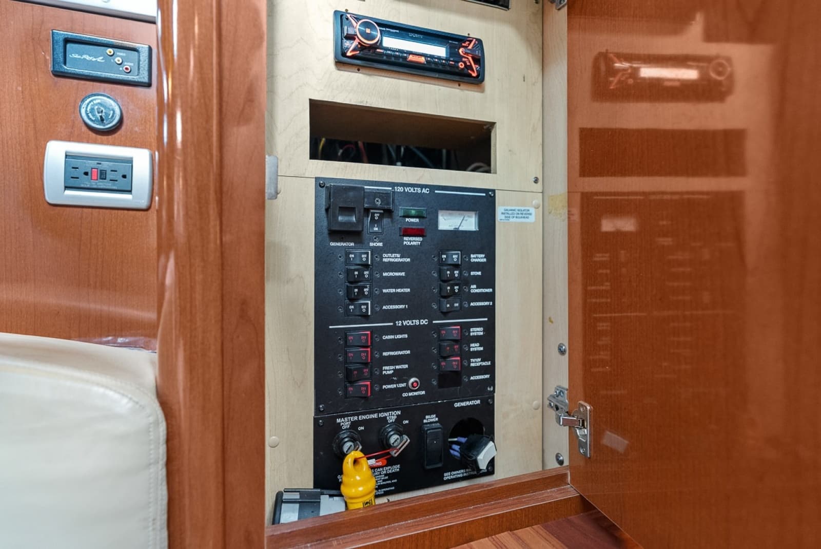 2009 Sea Ray 310 Sundancer - Photo 10
