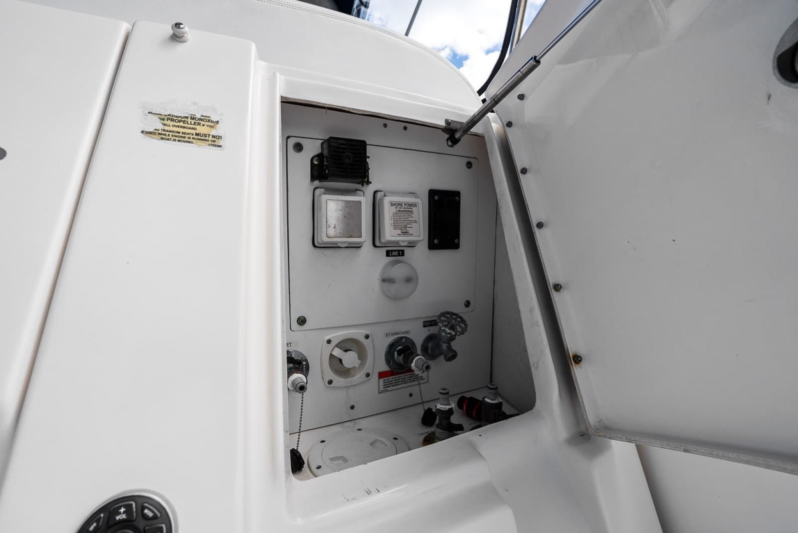 2009 Sea Ray 310 Sundancer - Photo 13