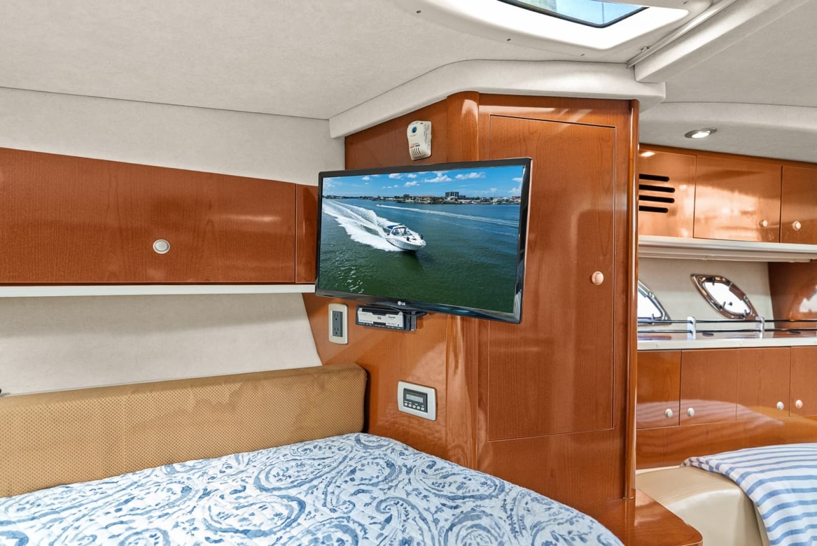 2009 Sea Ray 310 Sundancer - Photo 8