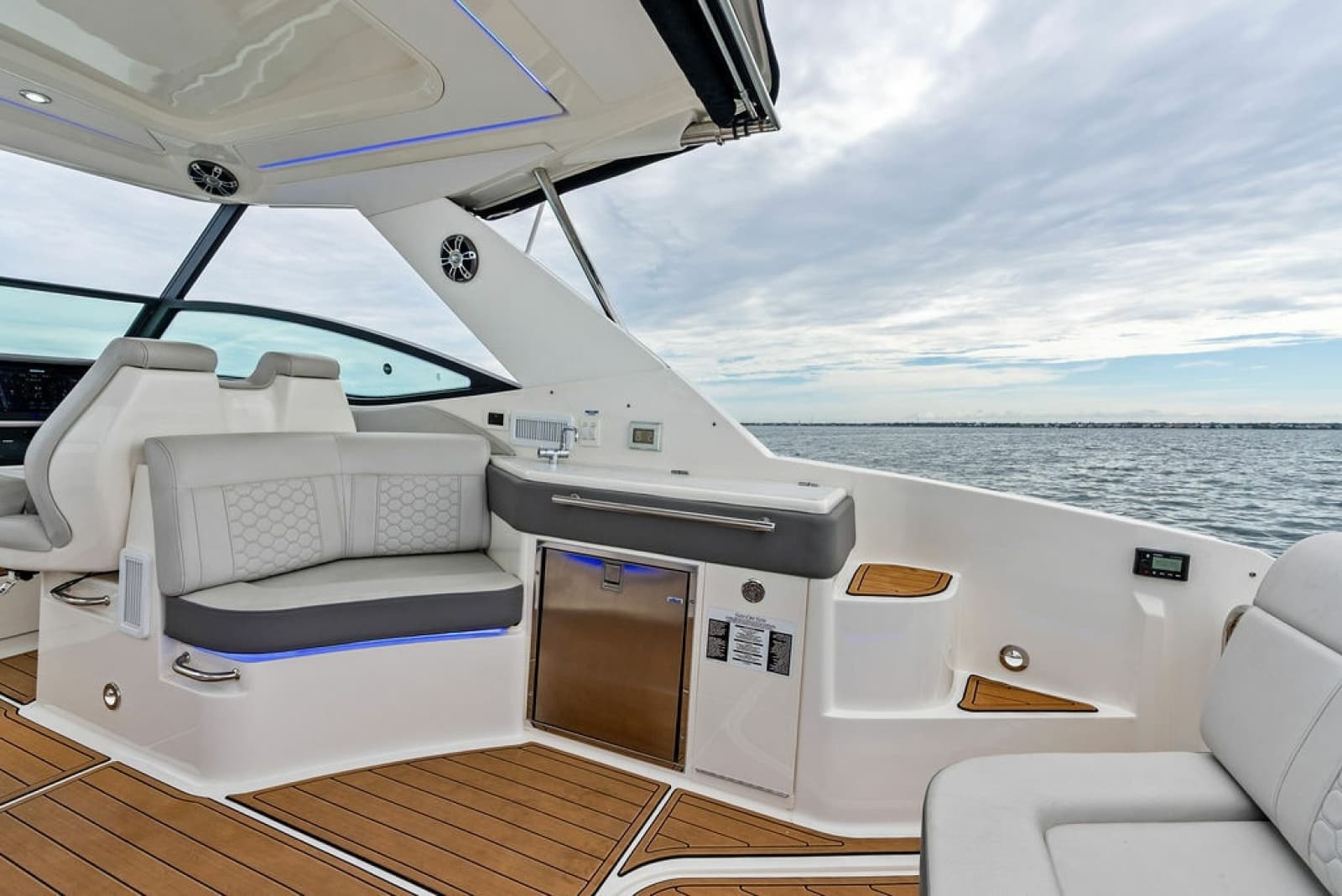 2022 Sea Ray Sundancer - Photo 25