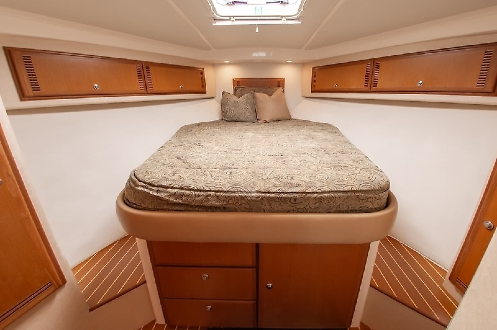 2007 Cabo 35 Flybridge - Photo 22