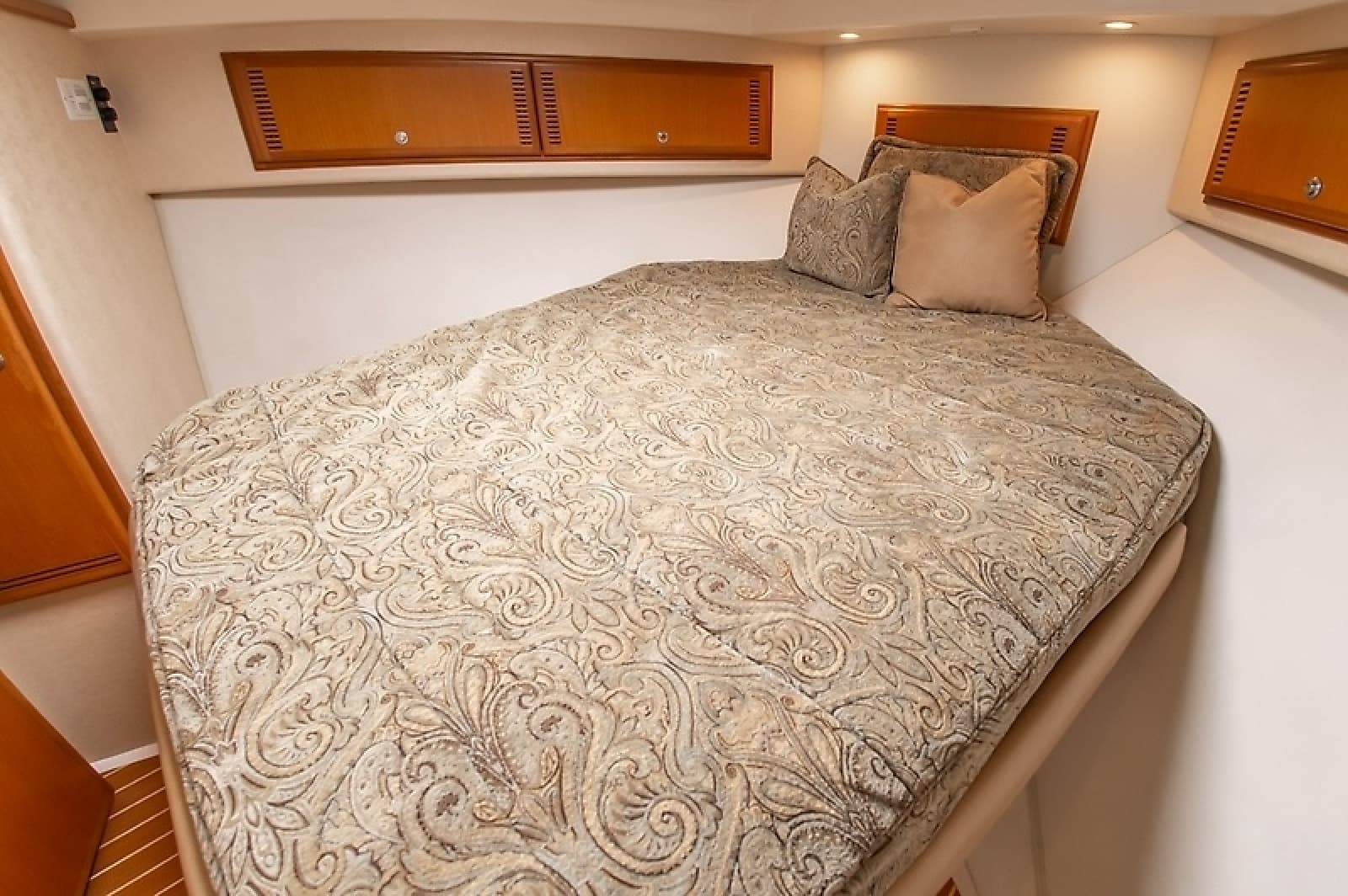 2007 Cabo 35 Flybridge - Photo 24