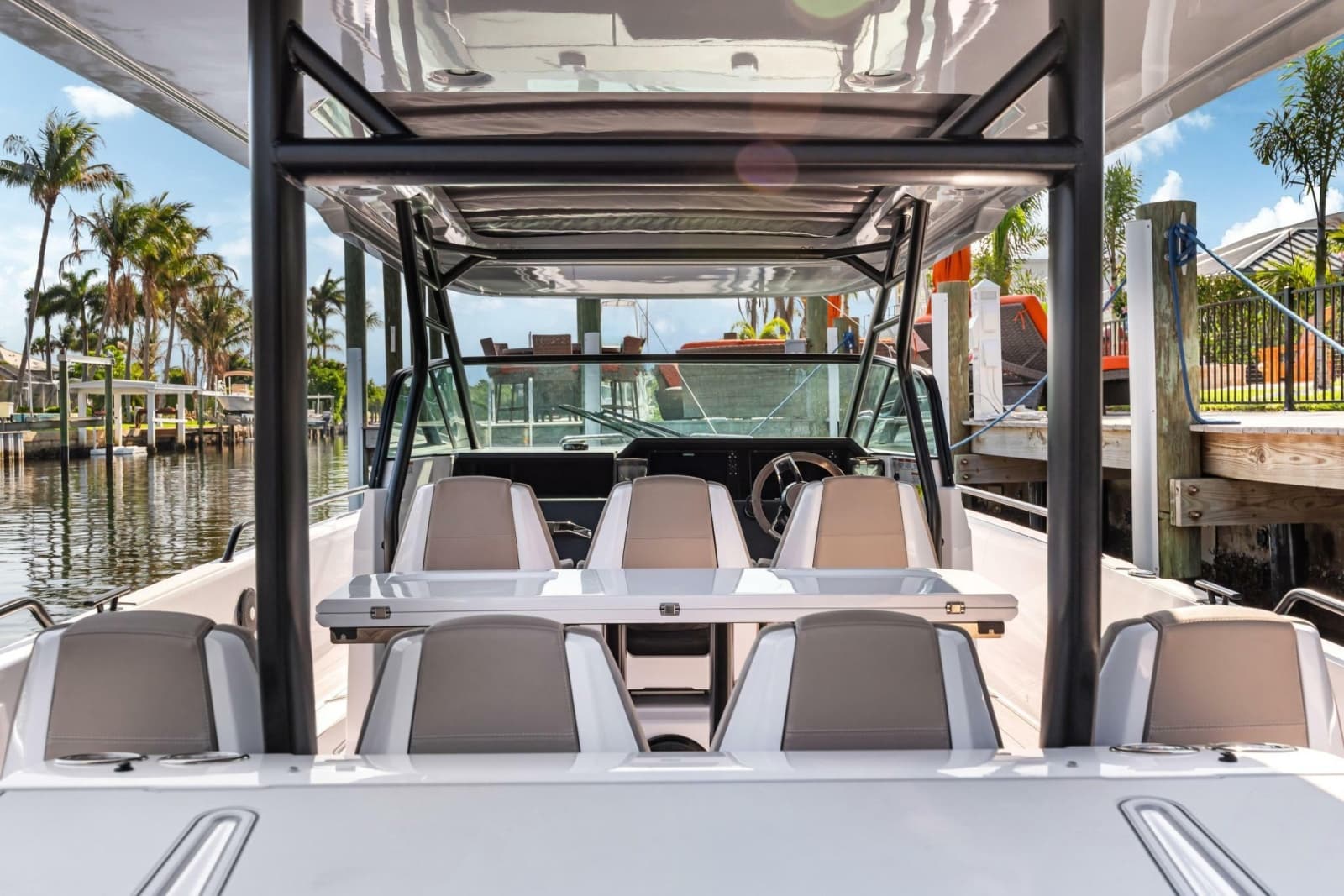 2023 Axopar 37 Suntop - Photo 12