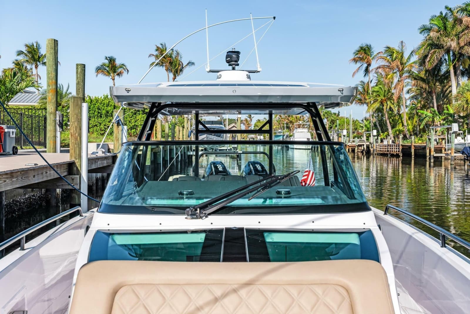 2023 Axopar 37 Suntop - Photo 4