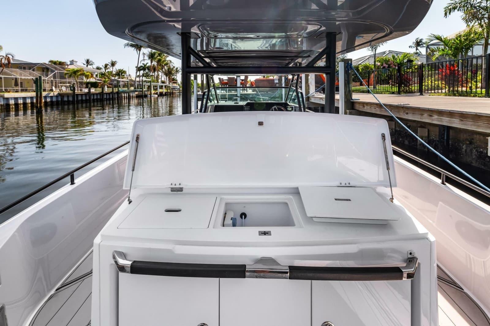 2023 Axopar 37 Suntop - Photo 19