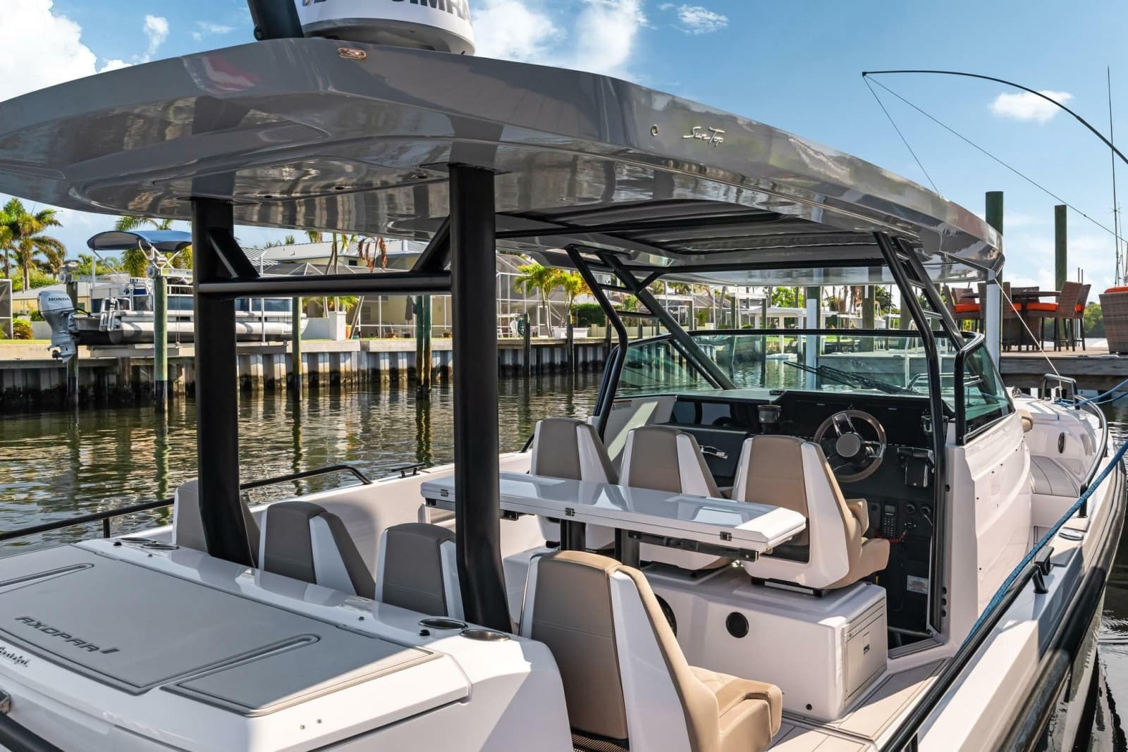 2023 Axopar 37 Suntop - Photo 13
