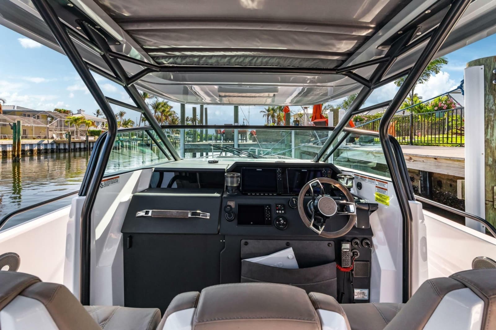 2023 Axopar 37 Suntop - Photo 8