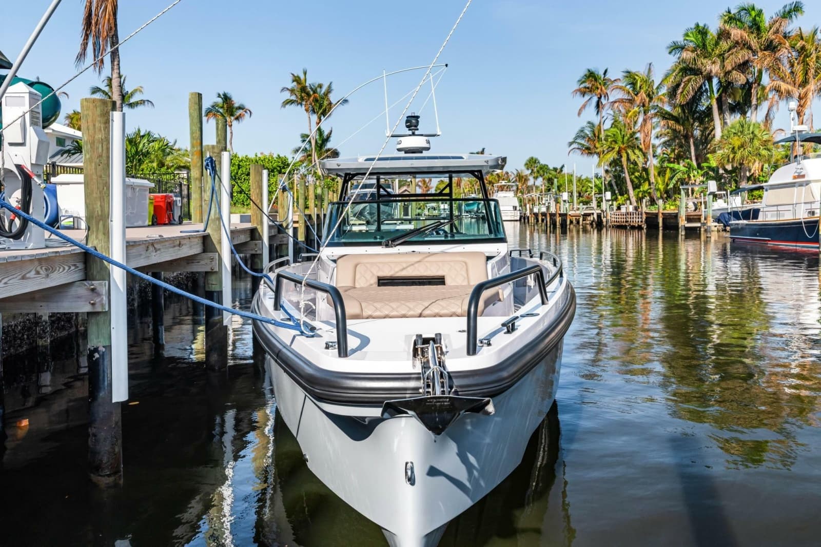 2023 Axopar 37 Suntop - Photo 27