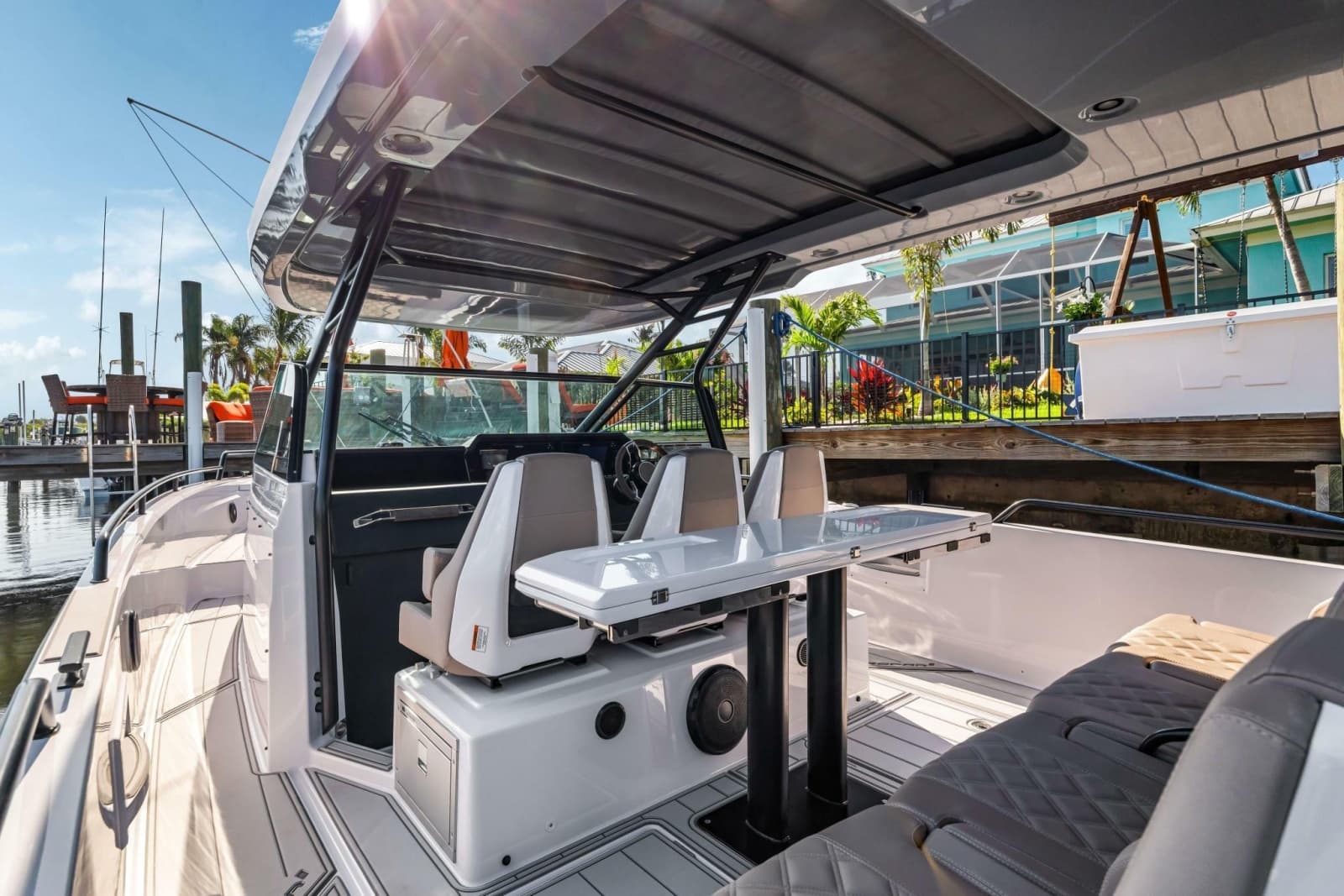 2023 Axopar 37 Suntop - Photo 11