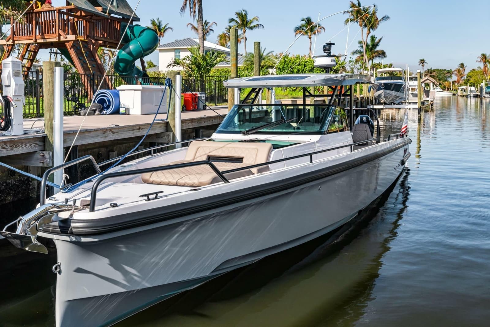 2023 Axopar 37 Suntop - Photo 28