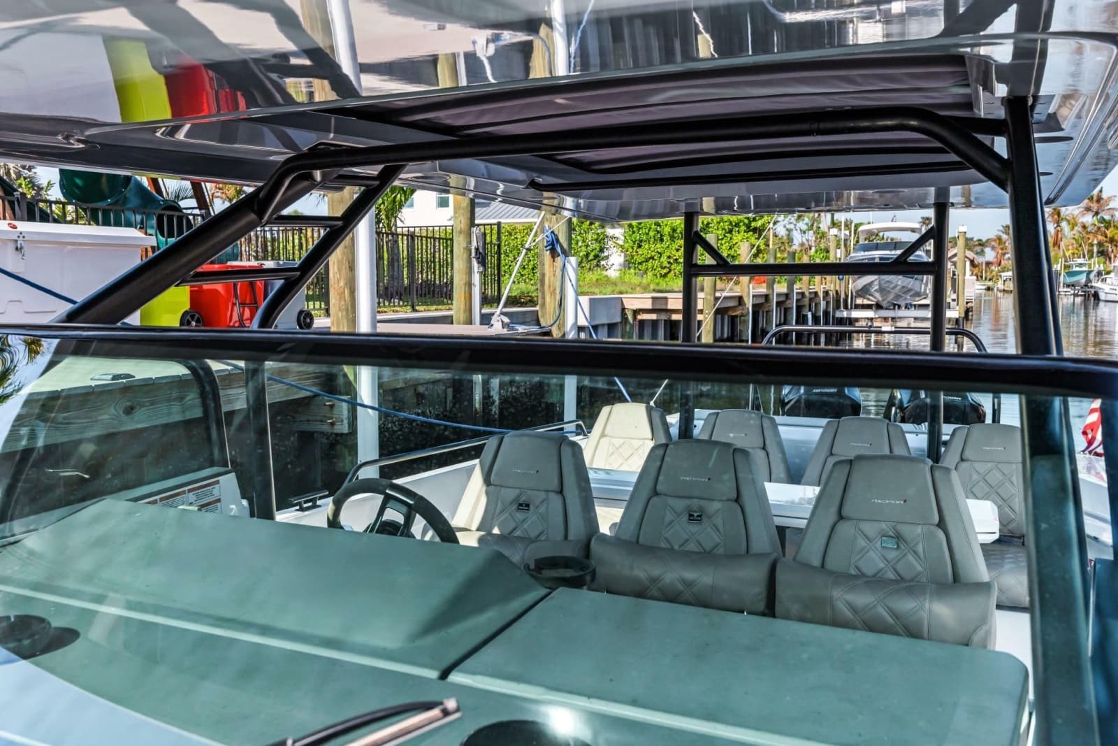 2023 Axopar 37 Suntop - Photo 6