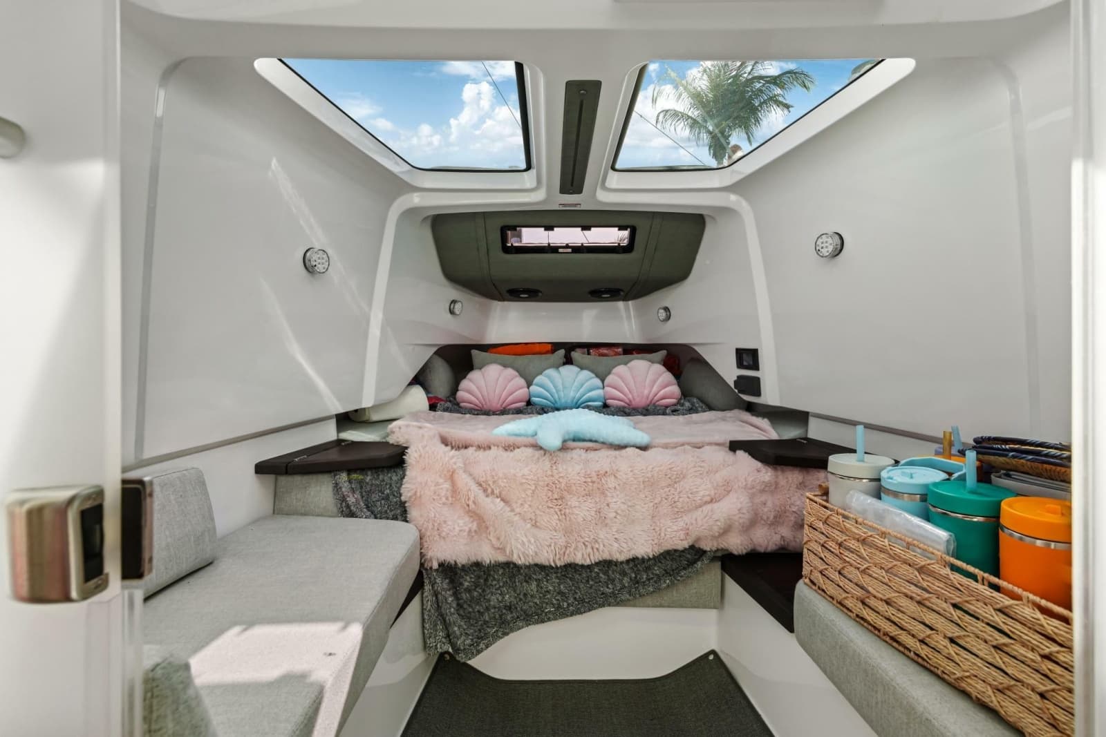 2023 Axopar 37 Suntop - Photo 16