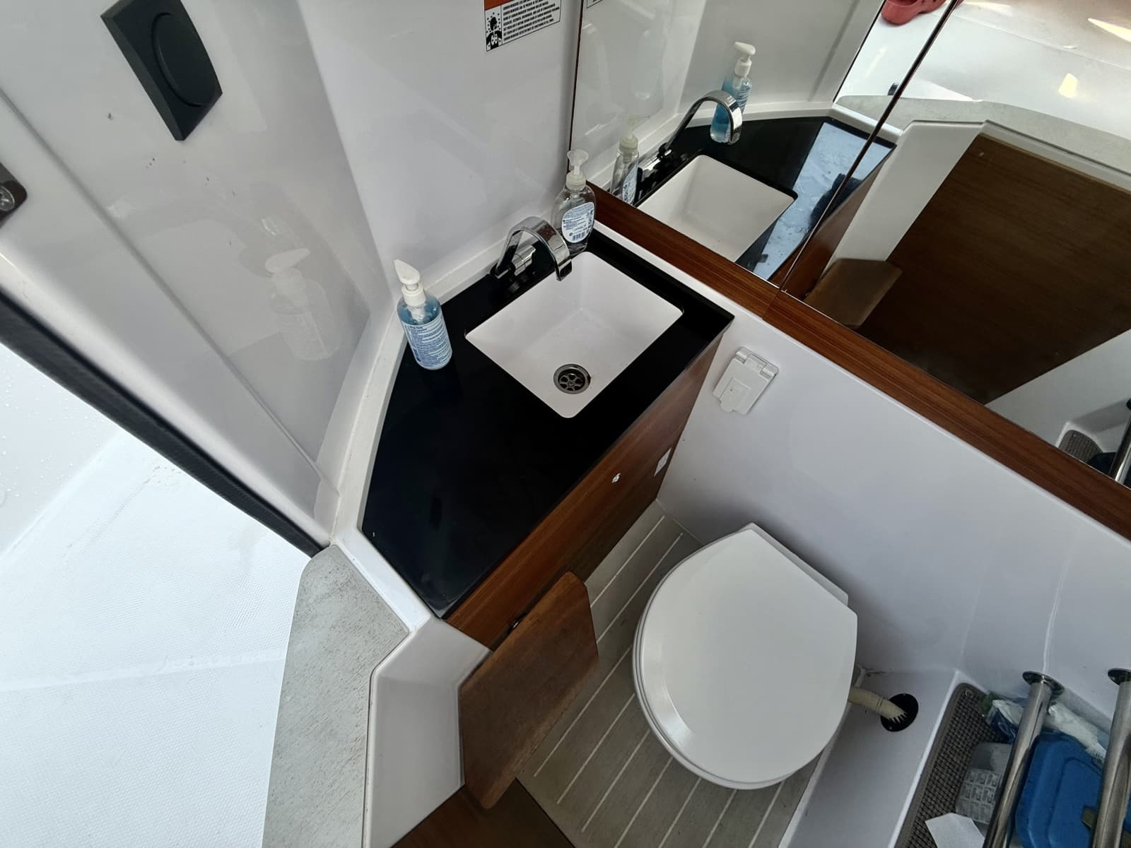 2022 Axopar 28 Cabin - Photo 40