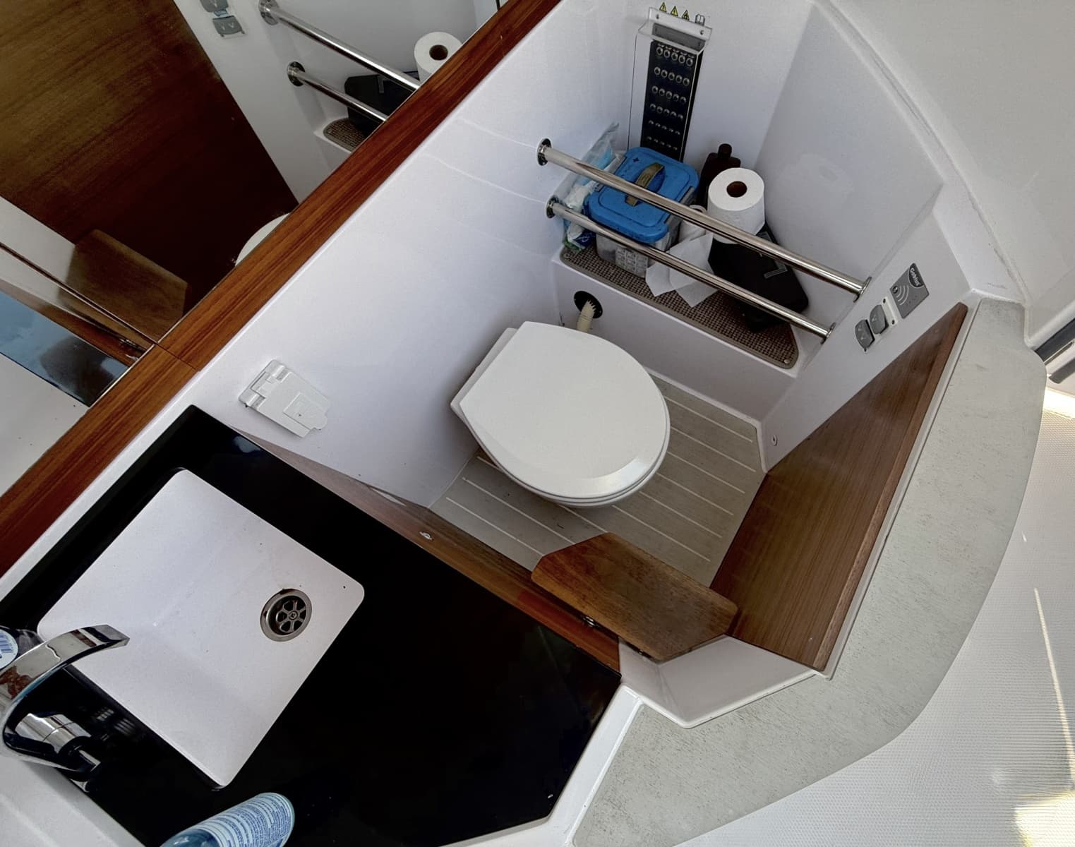 2022 Axopar 28 Cabin - Photo 39