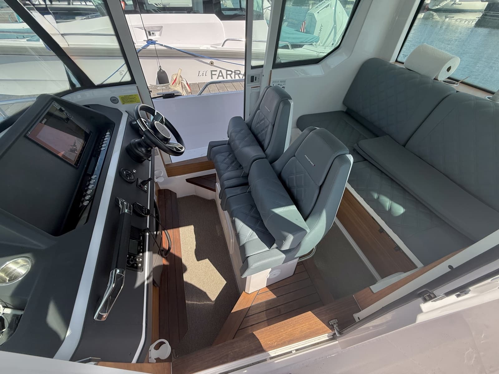 2022 Axopar 28 Cabin - Photo 37