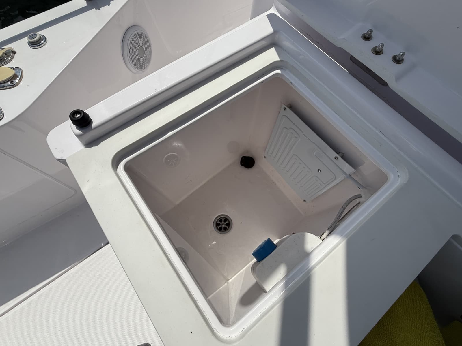 2022 Axopar 28 Cabin - Photo 13