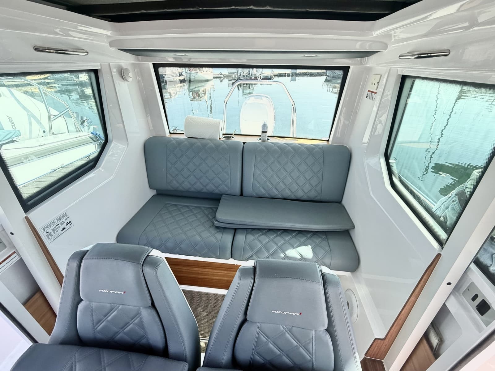 2022 Axopar 28 Cabin - Photo 32