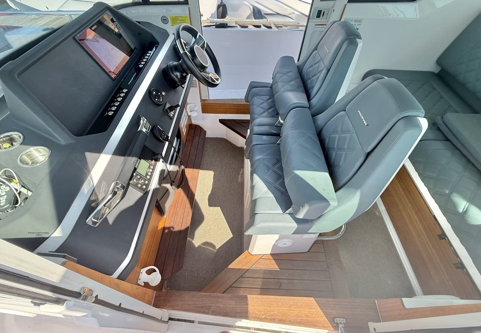 2022 Axopar 28 Cabin - Photo 35
