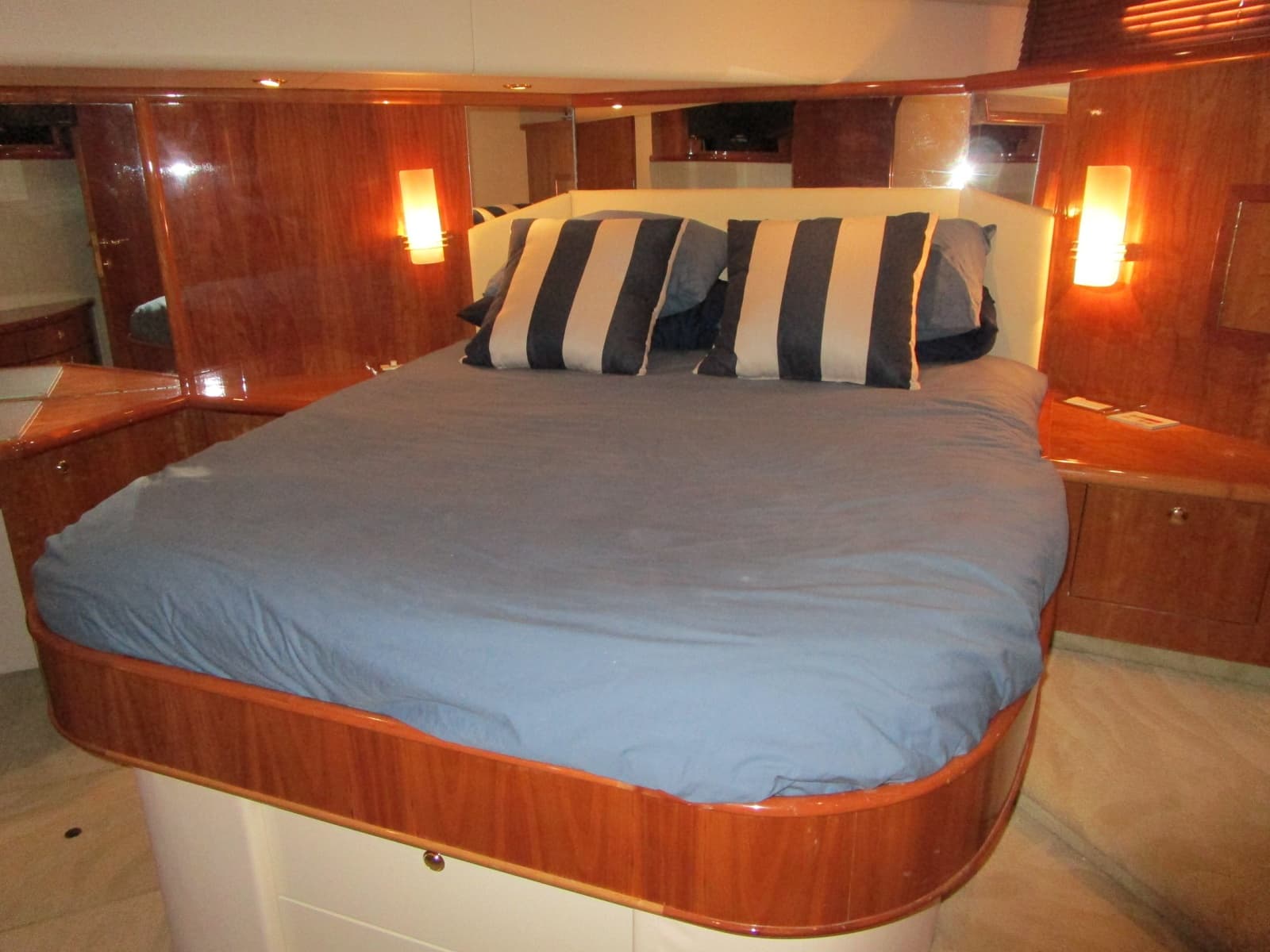 2003 Neptunus Flybridge Motor Yacht - Photo 18
