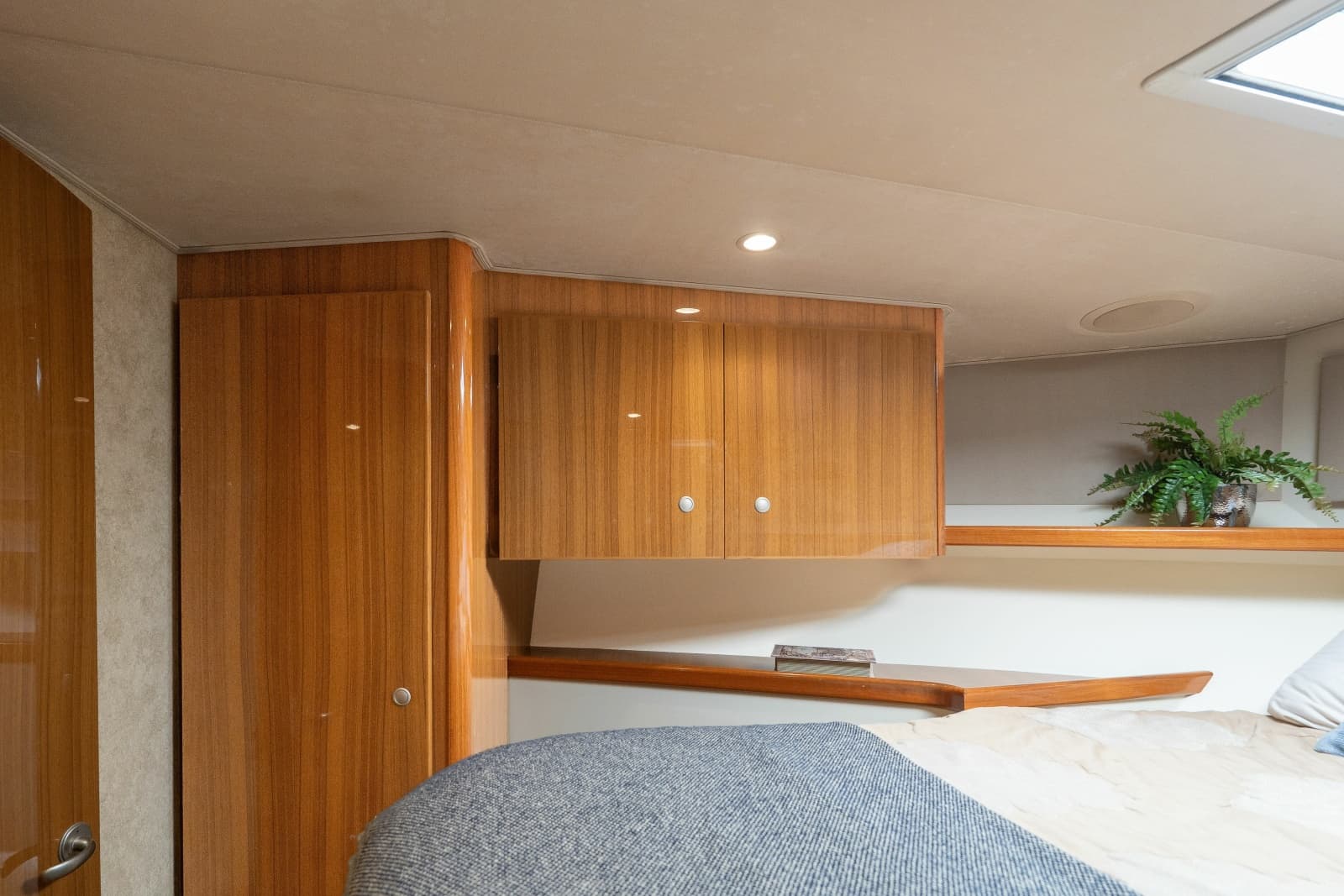 2015 Viking 42 Convertible - Photo 29
