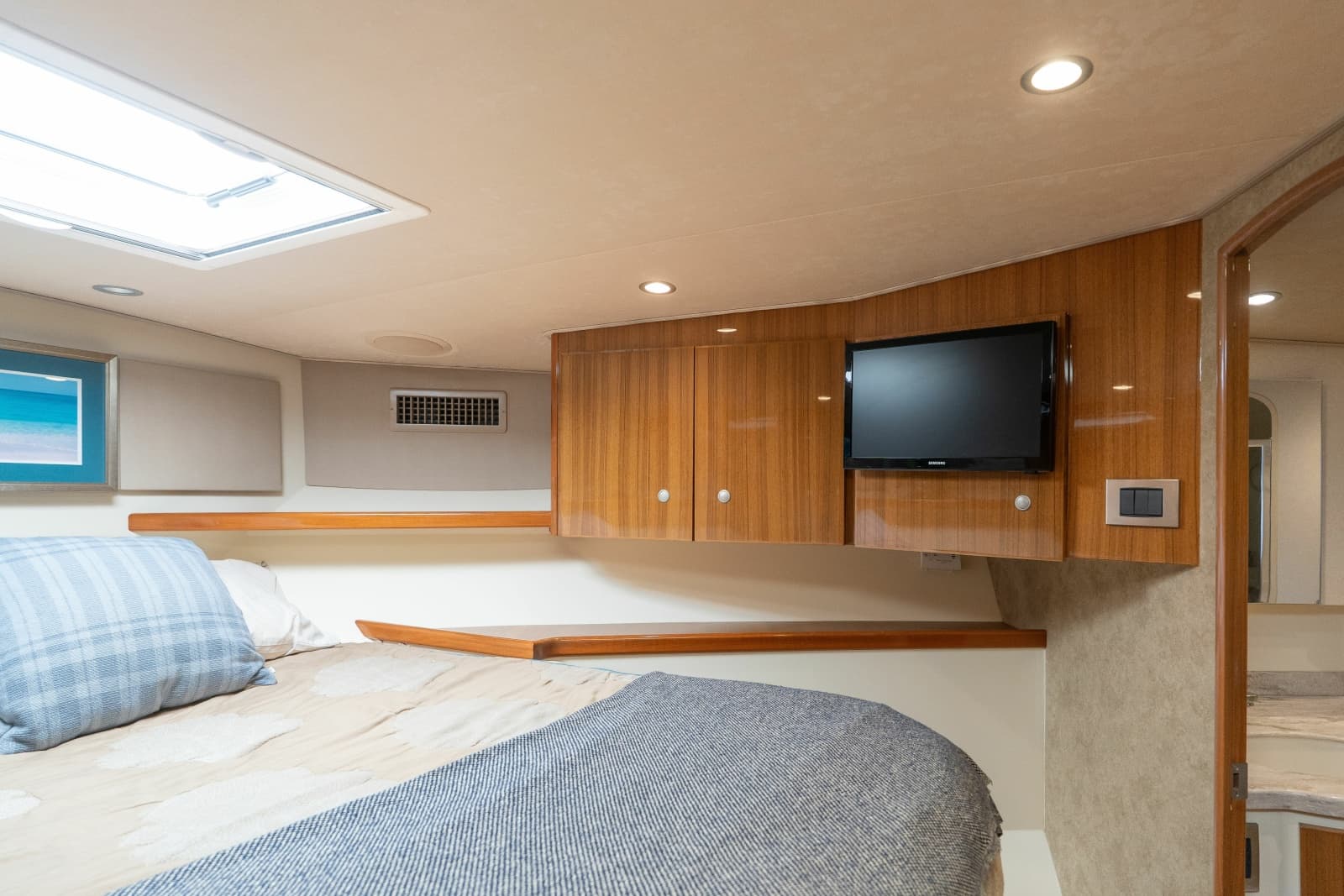 2015 Viking 42 Convertible - Photo 31