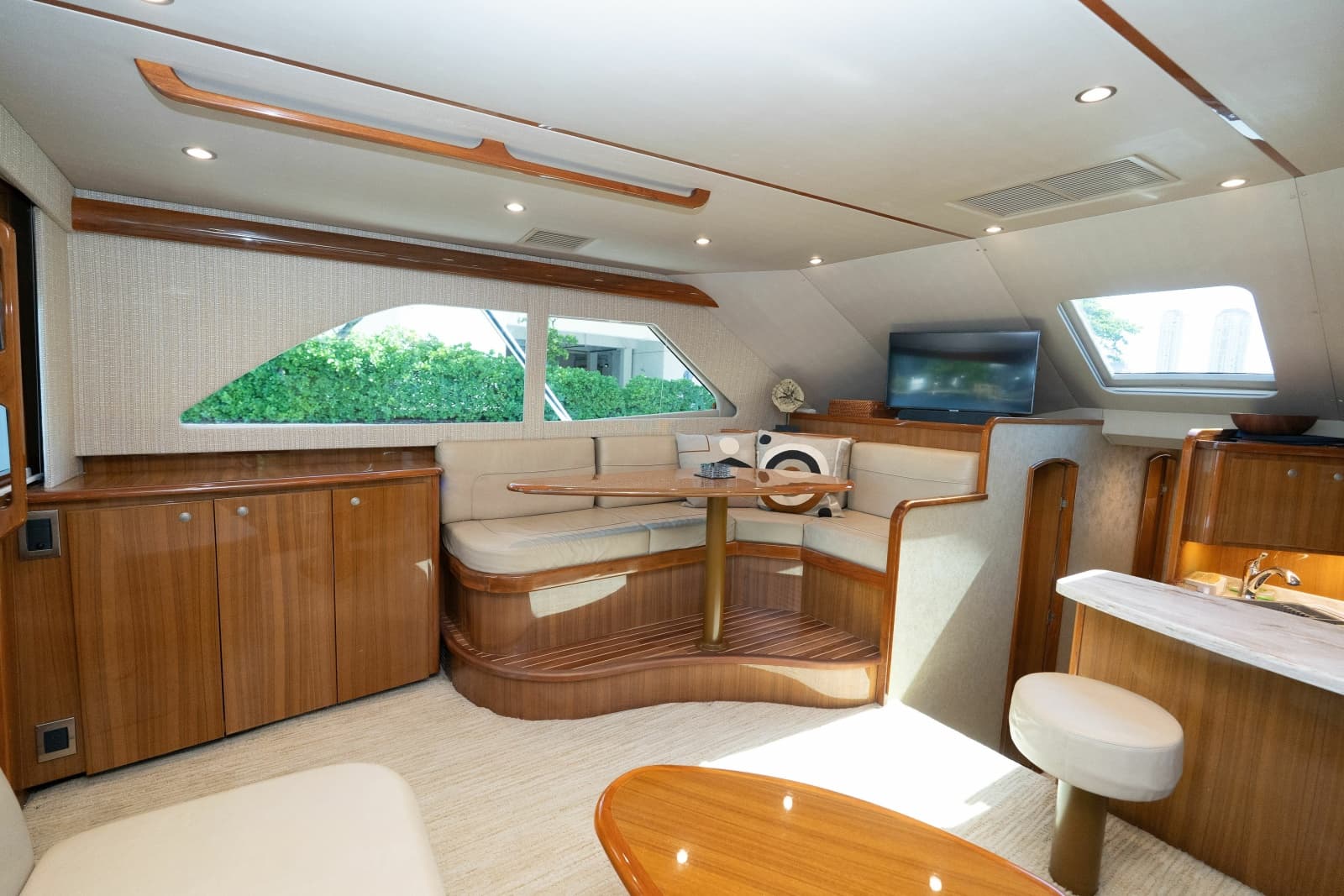 2015 Viking 42 Convertible - Photo 20