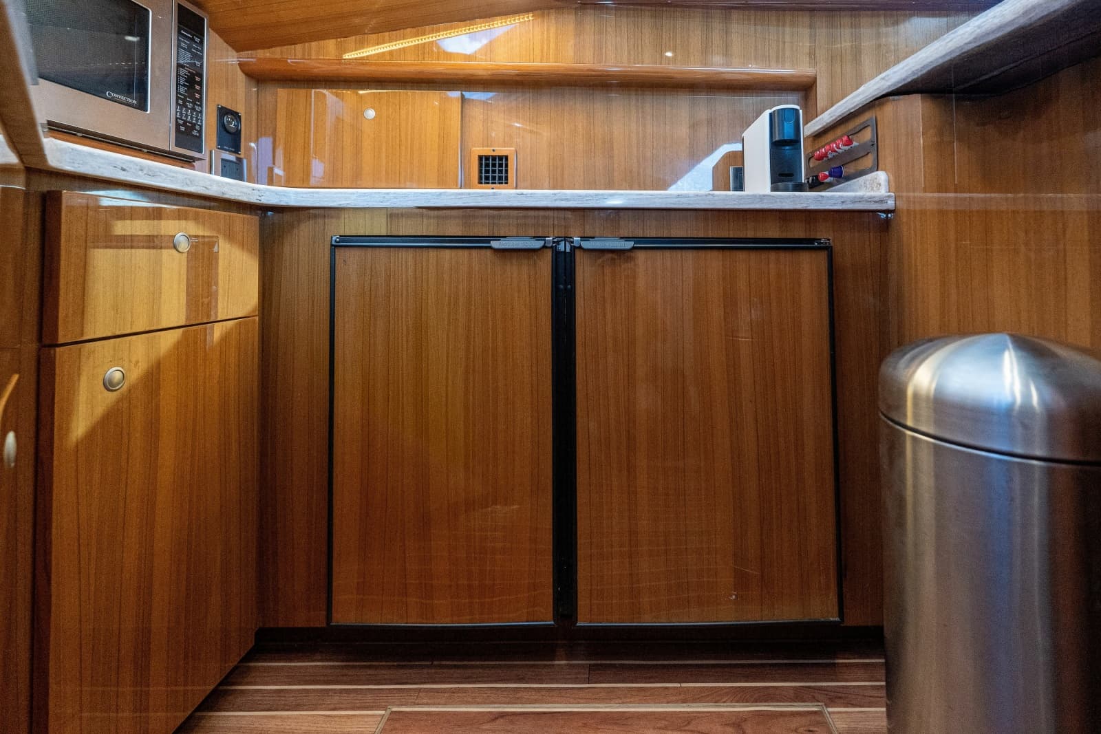 2015 Viking 42 Convertible - Photo 26