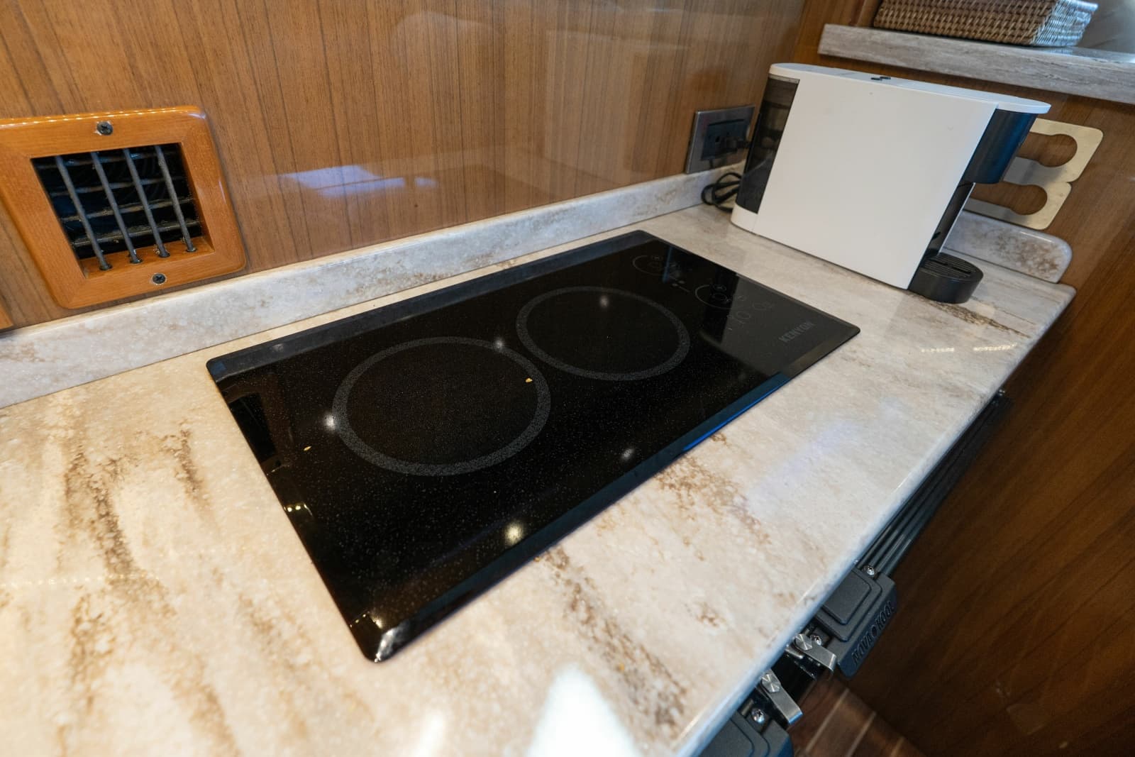 2015 Viking 42 Convertible - Photo 28