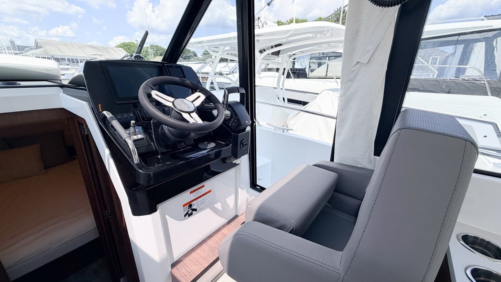 2027 Beneteau Antares 9 - Photo 12