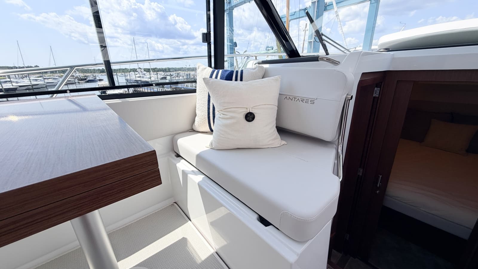 2027 Beneteau Antares 9 - Photo 7