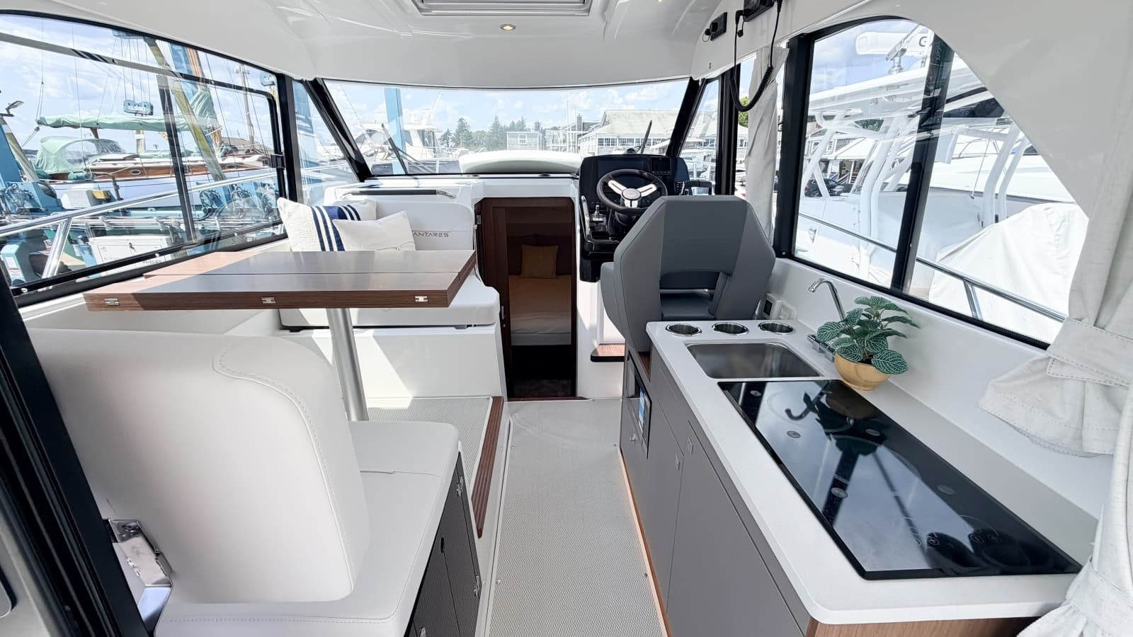 2027 Beneteau Antares 9 - Photo 5